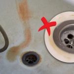 سریع و بدون مواد شیمیایی: چگونه لکه های زنگ زدگی را برای همیشه از وان پاک کنیم سریع و بدون مواد شیمیایی: چگونه لکه های زنگ زدگی